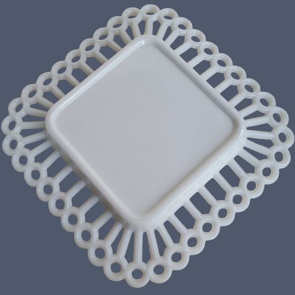 Vintage 1950s Westmoreland Milk Glass Square Lace Peg Boarder Luncheon Plate - Picture 4 of 5
